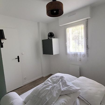 Update Location Lanester Bagian luar foto